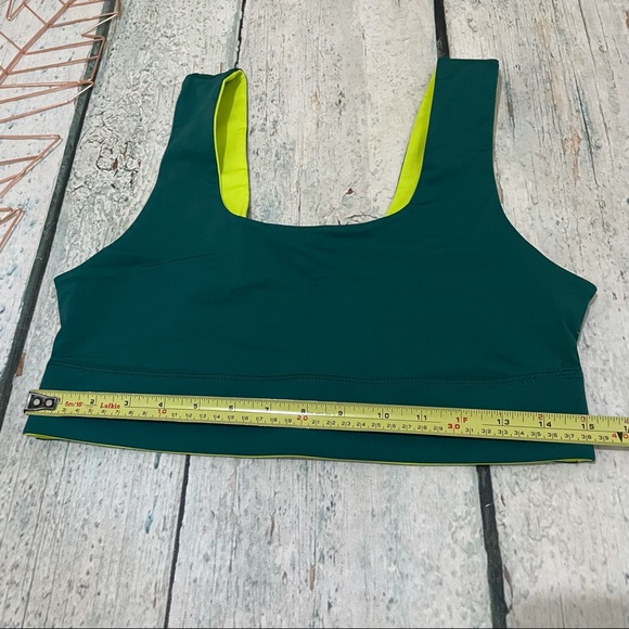 Fabletics medium sports bra green yellow reversible pullover activewear running - Picture 6 of 7